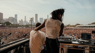 Photo of Fred again.. and Obongjayar performing to a large festival crowd in Chicago